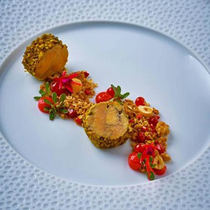 Balotina din foie gras in crusta de alune si nuci cu jeleu de fructe